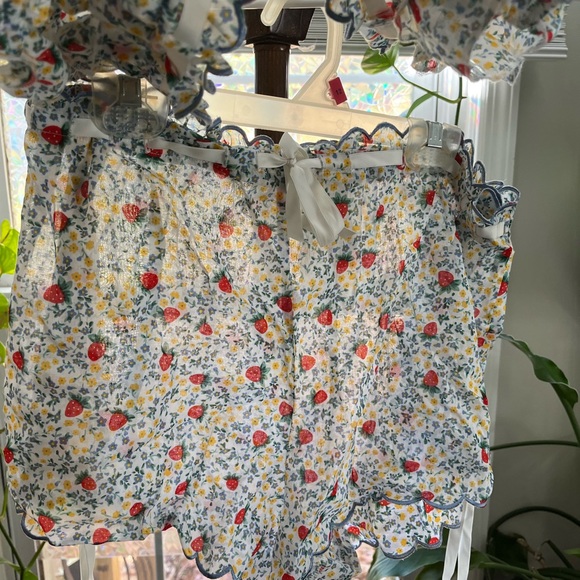 For love and Lemons strawberry kiss crop top and shorts : intimates - Picture 5 of 8